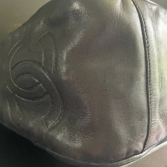 🔥SALE 🔥 EUC Chanel 9th series Lambskin Leather Ring Handle Hobo-Full Inclusion - Picture 8 of 14